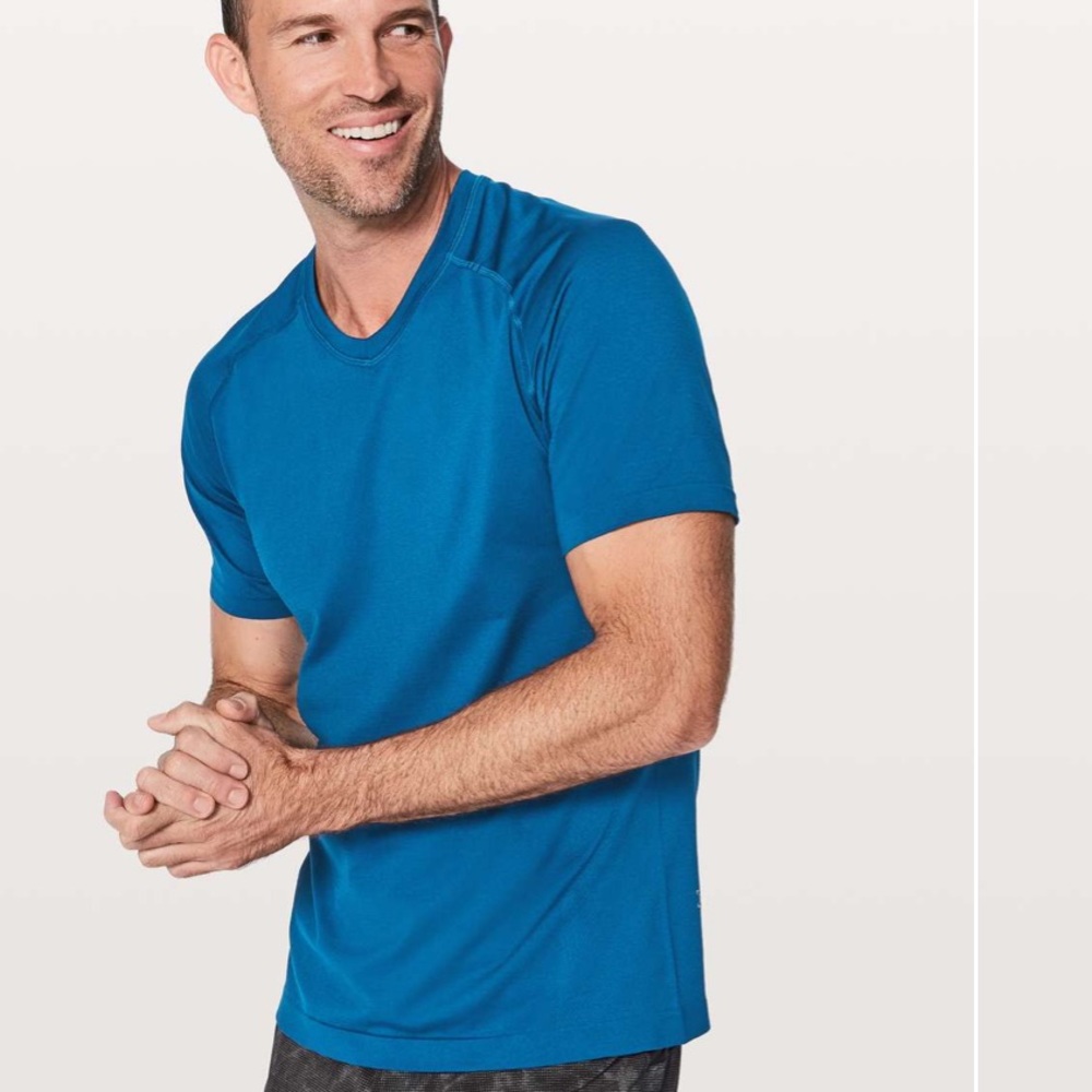 Lululemon Men’s Metal Vent Vee-neck Short-sleeved Shirt Size Medium in Blue GUC